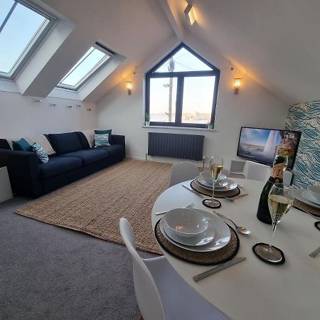 The Bunker-Luxe Central Falmouth Getaway With Stunning Sea Views מראה חיצוני תמונה