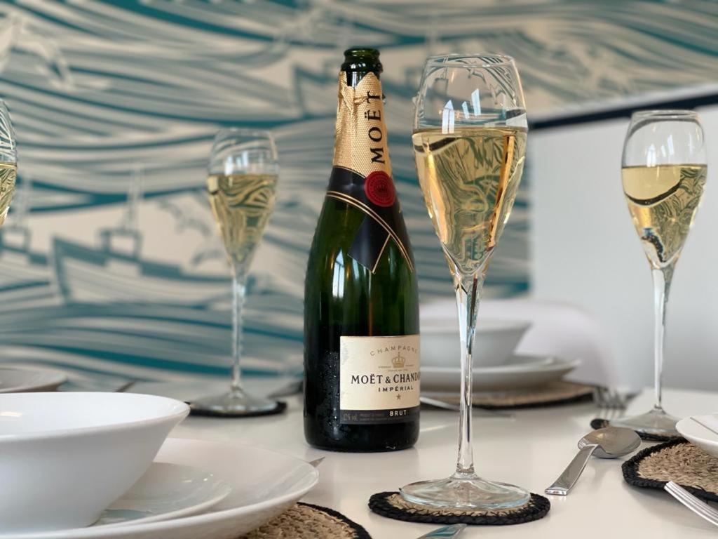 The Bunker-Luxe Central Falmouth Getaway With Stunning Sea Views מראה חיצוני תמונה