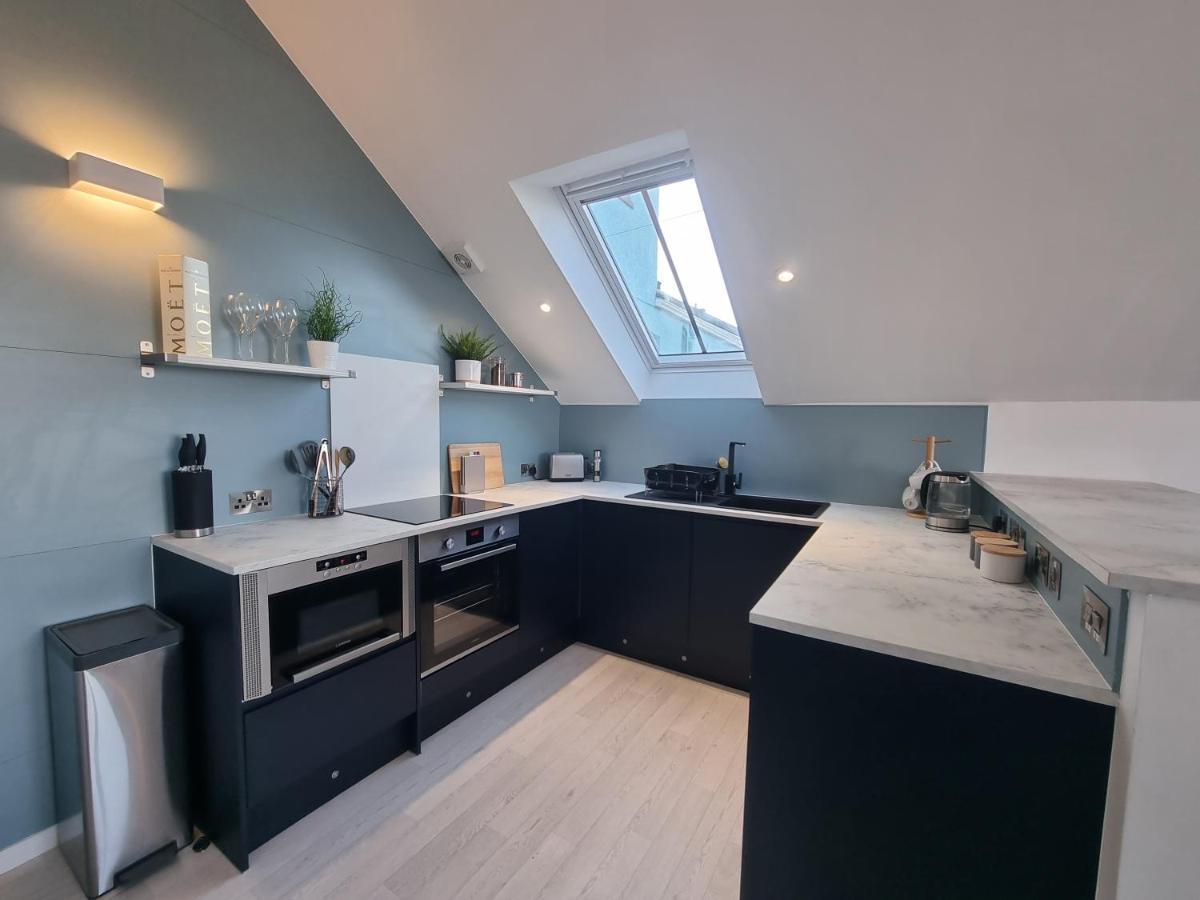 The Bunker-Luxe Central Falmouth Getaway With Stunning Sea Views מראה חיצוני תמונה
