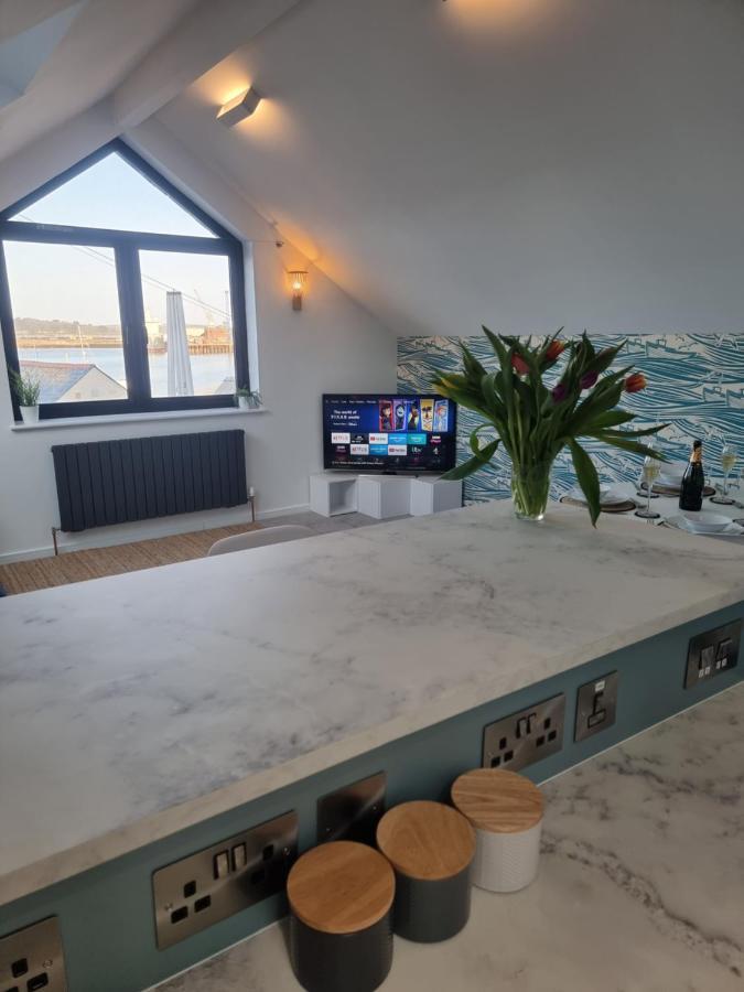 The Bunker-Luxe Central Falmouth Getaway With Stunning Sea Views מראה חיצוני תמונה