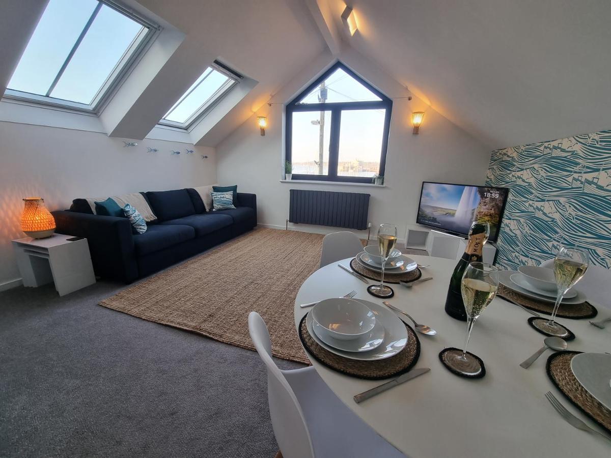 The Bunker-Luxe Central Falmouth Getaway With Stunning Sea Views מראה חיצוני תמונה